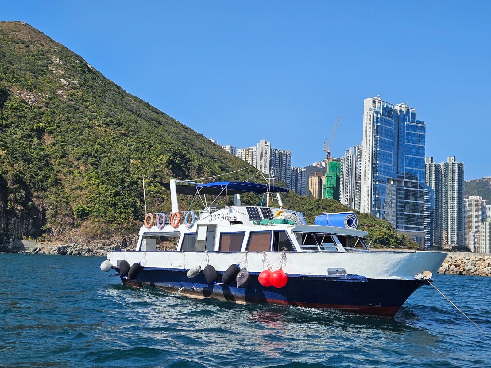 日落時分的遊艇派對
Boat party at sunset